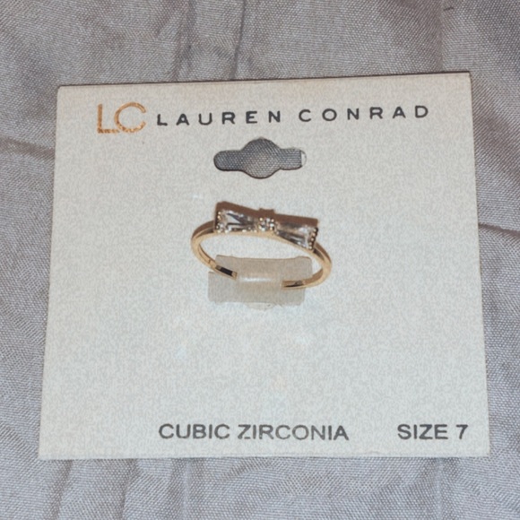 Gold Bow ring - Picture 2 of 2